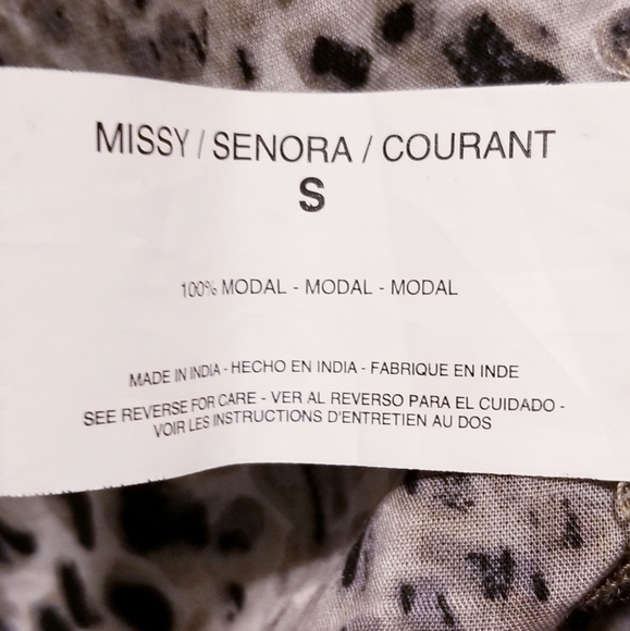 Gloria Vanderbilt Animal Print Button Down… - Picture 6 of 6